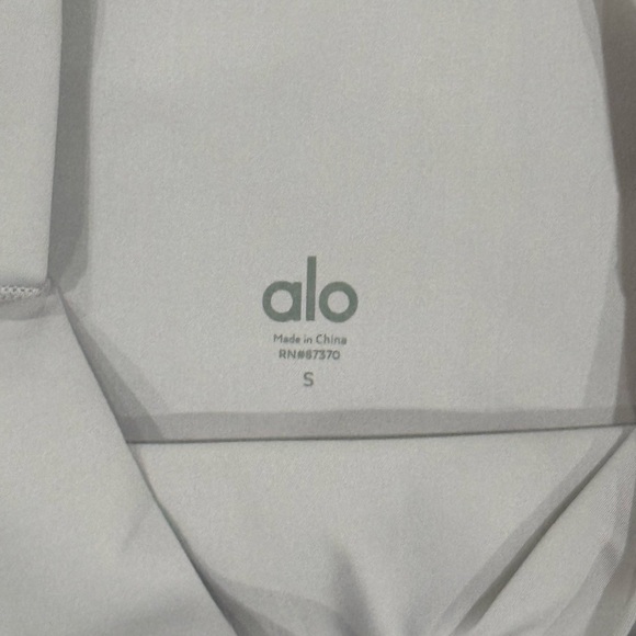 ALO Yoga Airlift Leggings - 7/8 - Picture 5 of 5